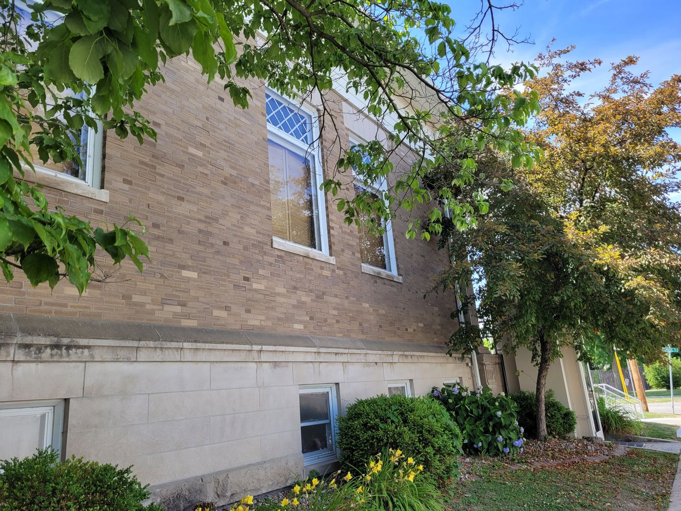 214 School St, Hillsboro, IL 62049